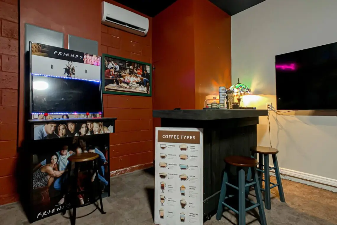 Friends-themed coffee bar and arcade corner