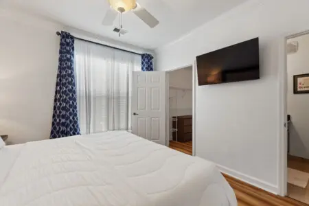 Our cozy Master Bedroom with King Sized Bed