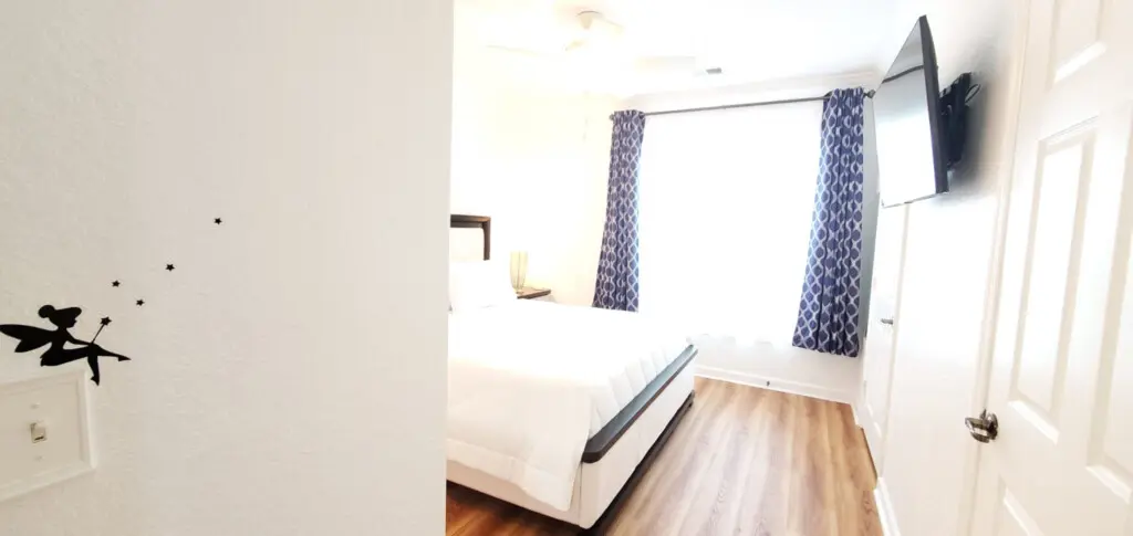 Our cozy Master Bedroom with King Sized Bed