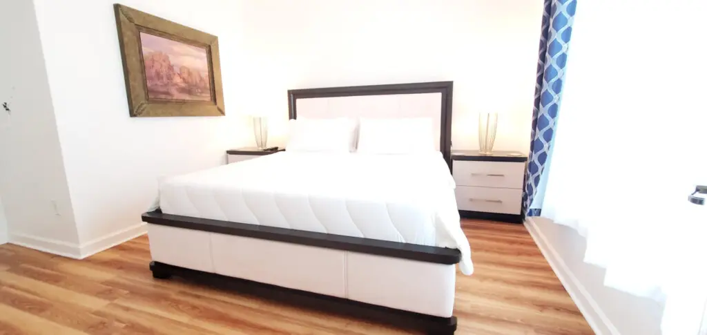 Our cozy Master Bedroom with King Sized Bed