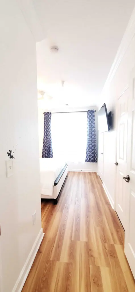 Our cozy Master Bedroom with King Sized Bed