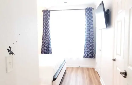 Our cozy Master Bedroom with King Sized Bed