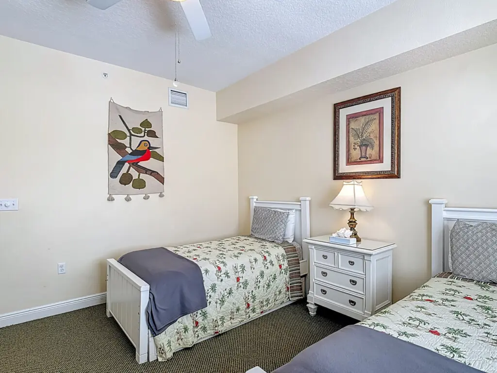 Bedroom with 2 Twin Beds, perfect for Kids