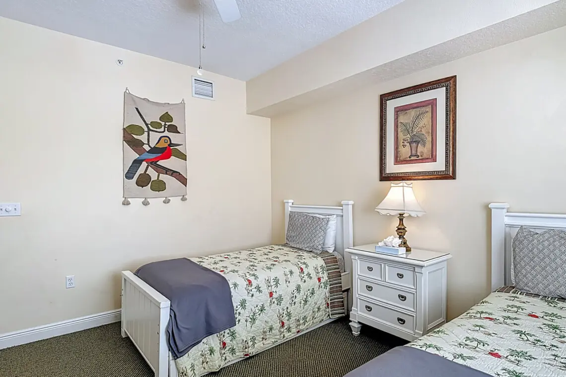 Bedroom with 2 Twin Beds, perfect for Kids