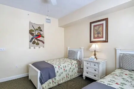 Bedroom with 2 Twin Beds, perfect for Kids