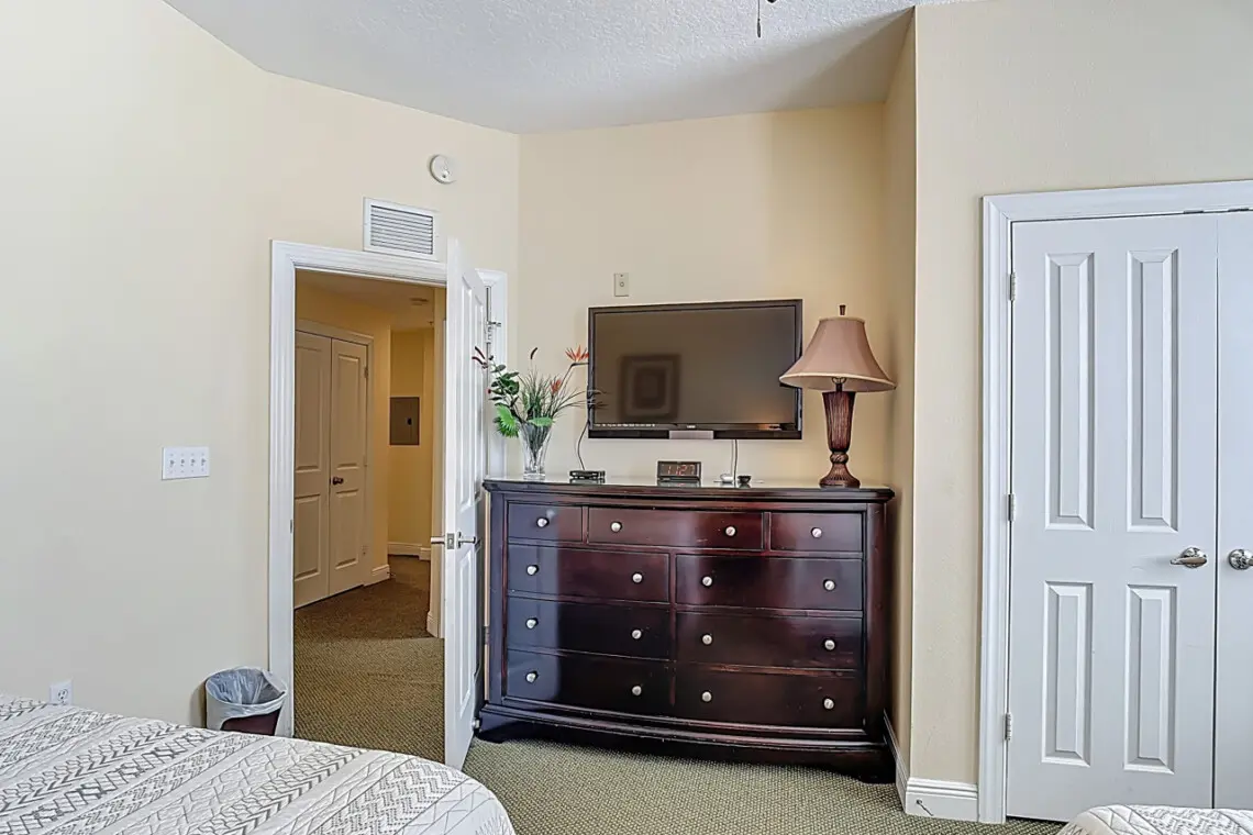 Bedroom with 2 Full Beds