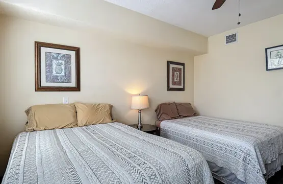 Bedroom with 2 Full Beds
