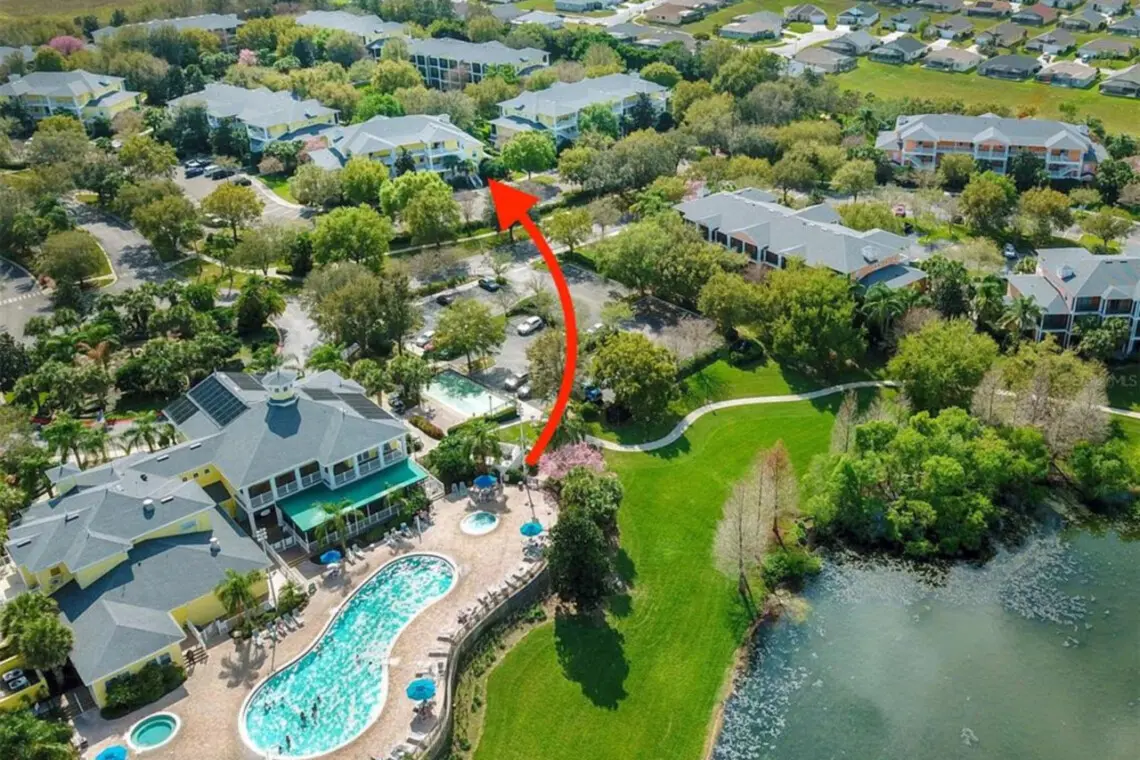 Aerial View, Distance from the pool