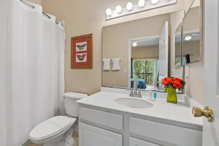 Clean and bright bathroom with all essentials