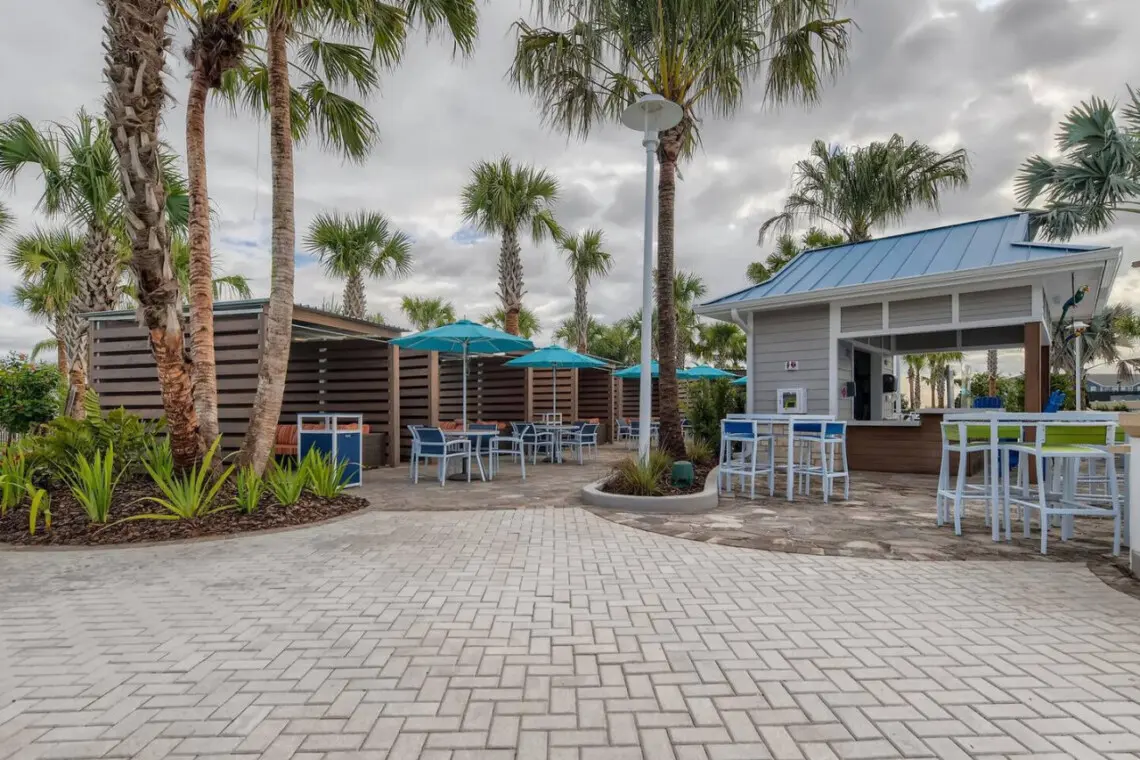 Poolside bar and shaded dining