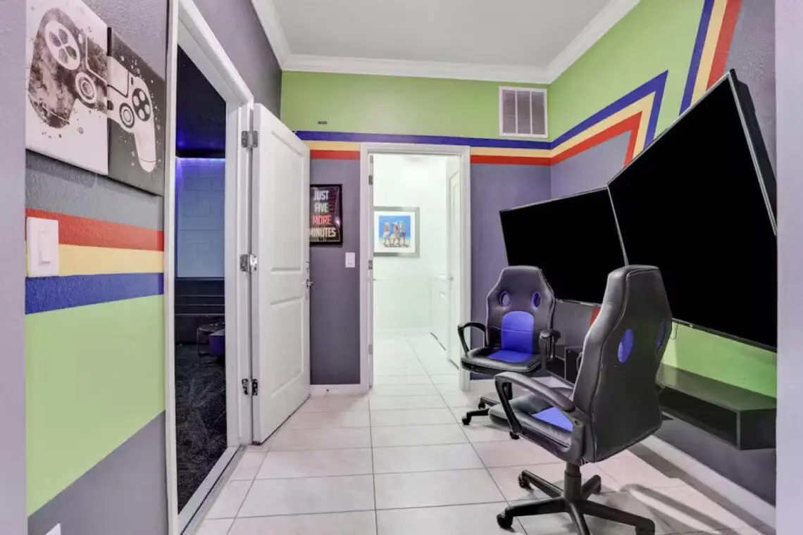 Gaming chairs with dual screens setup